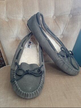 Minnetonka slippers shoes moccasins gray